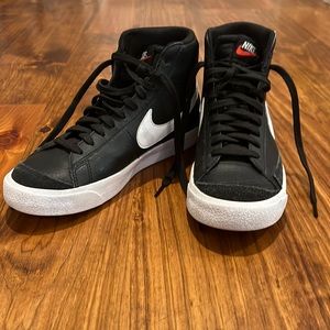 Nike Blazers Mid 77’, boys size 5.5